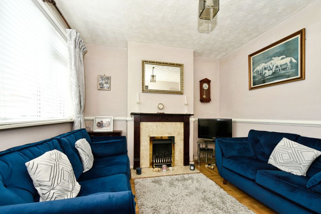Property photo 3 of 20