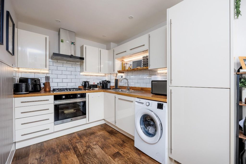 Property photo 2 of 18 Kitchen