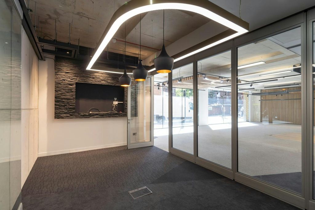 Property photo 3 of 15 Meeting Room