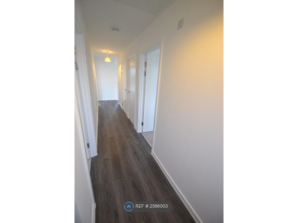 Property photo 2 of 12 Hallway