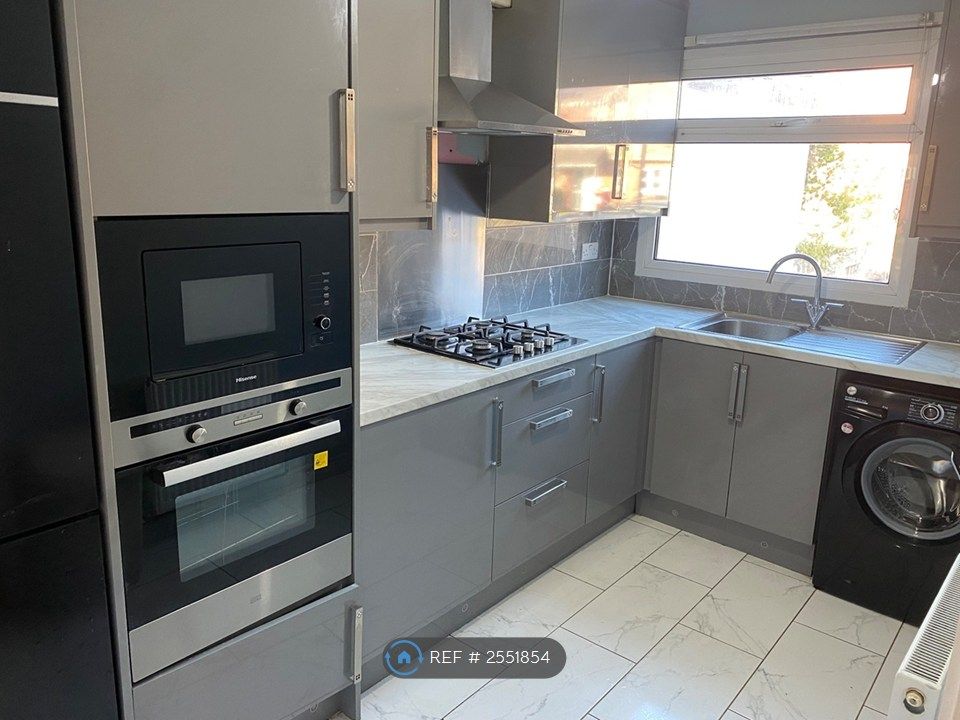 Property photo 1 of 19 Modern Kitchen