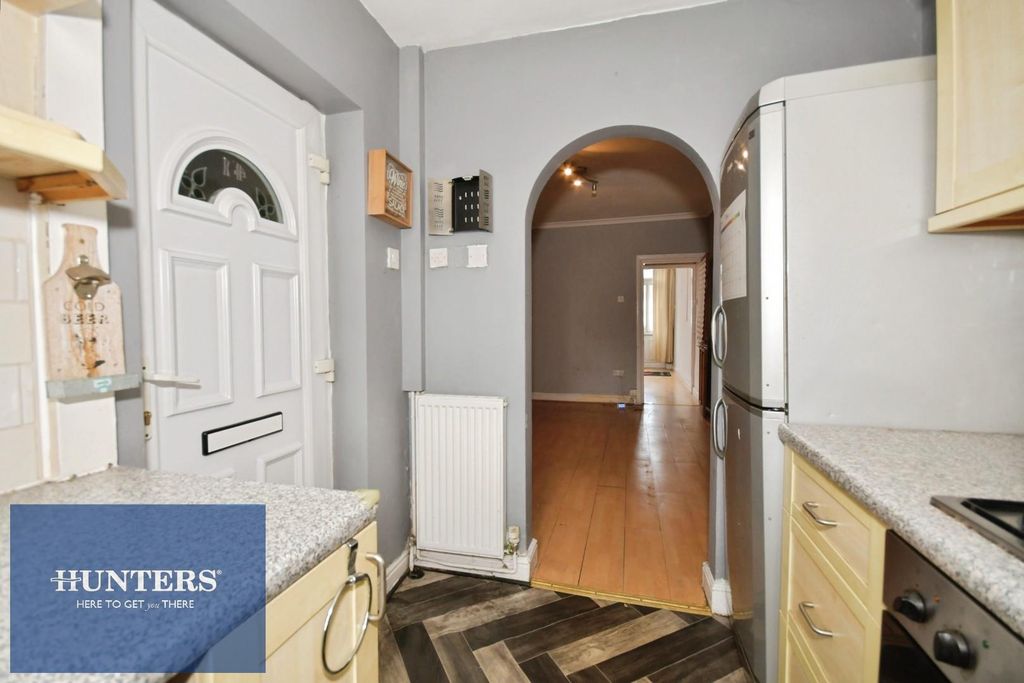 Property photo 3 of 12 Kitchen (2).Jpg