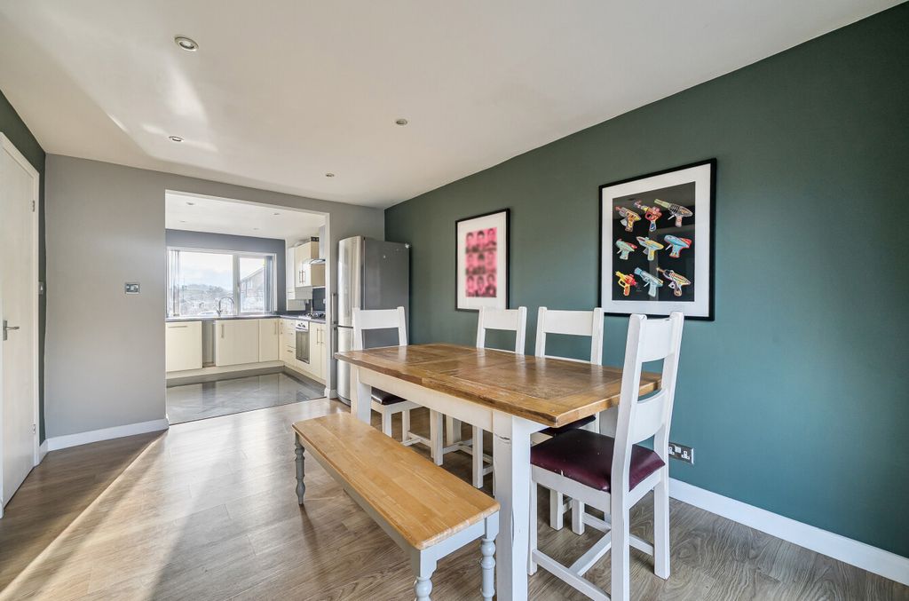 Property photo 3 of 30 1407112-15-69831d...