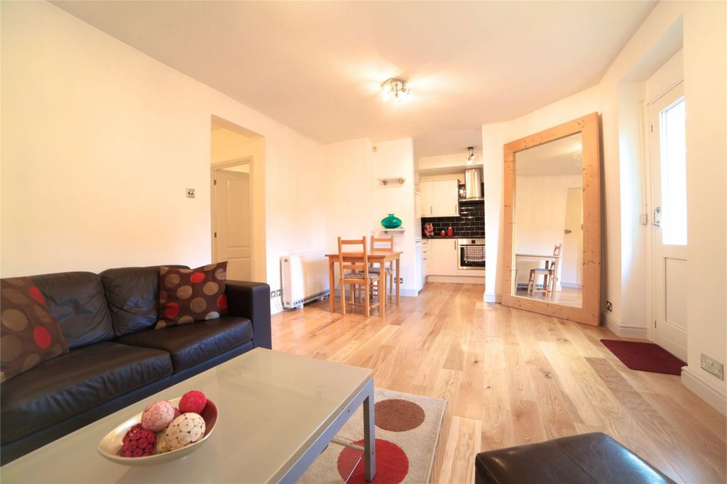 Property photo 2 of 8 Photograph 1