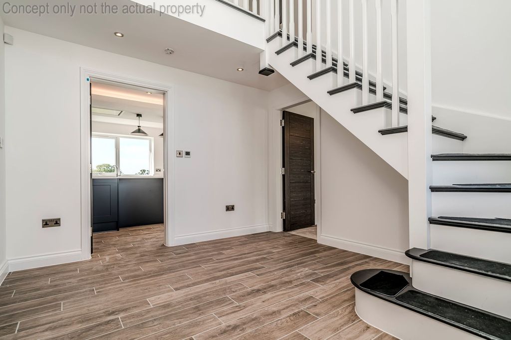 Property photo 3 of 30 Photo 14