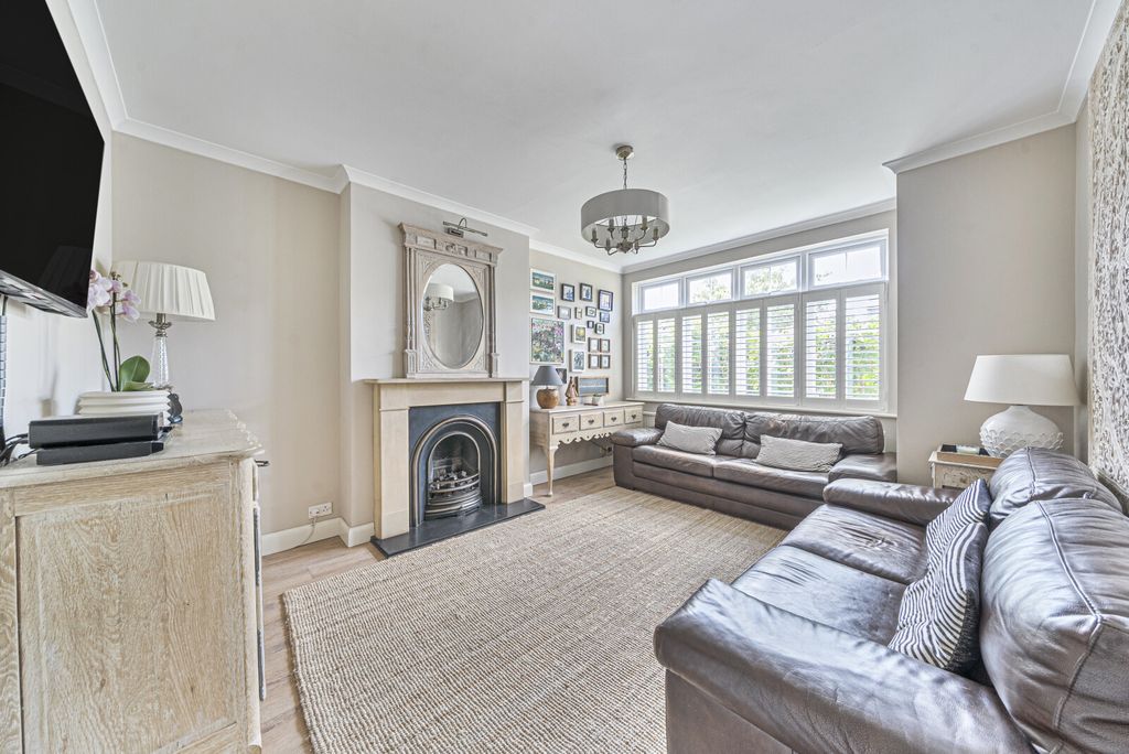Property photo 2 of 15 Sitting Room