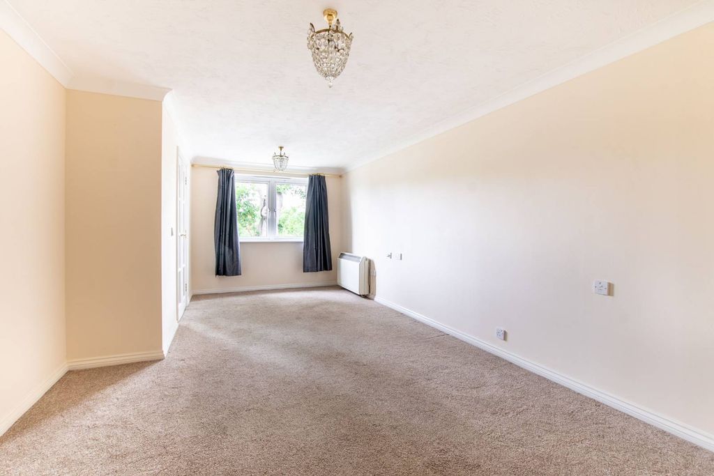 Property photo 2 of 8