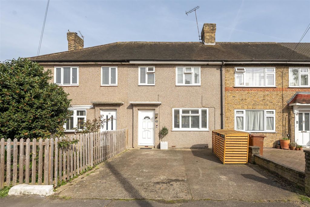 Property photo 2 of 26 Brettenham Avenue, E17