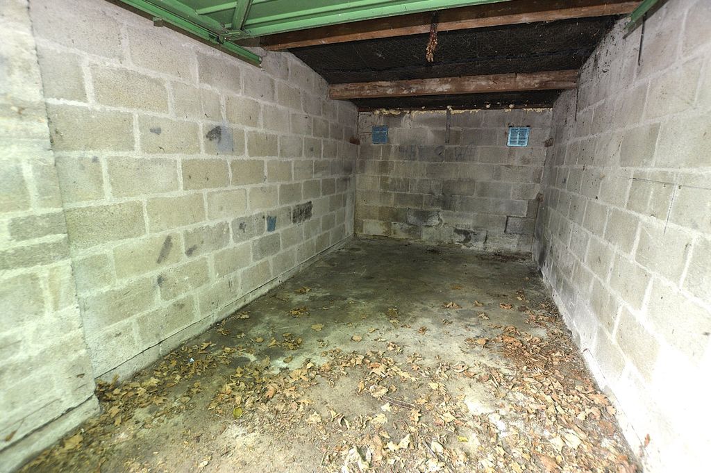 Property photo 2 of 2 Garage Internal
