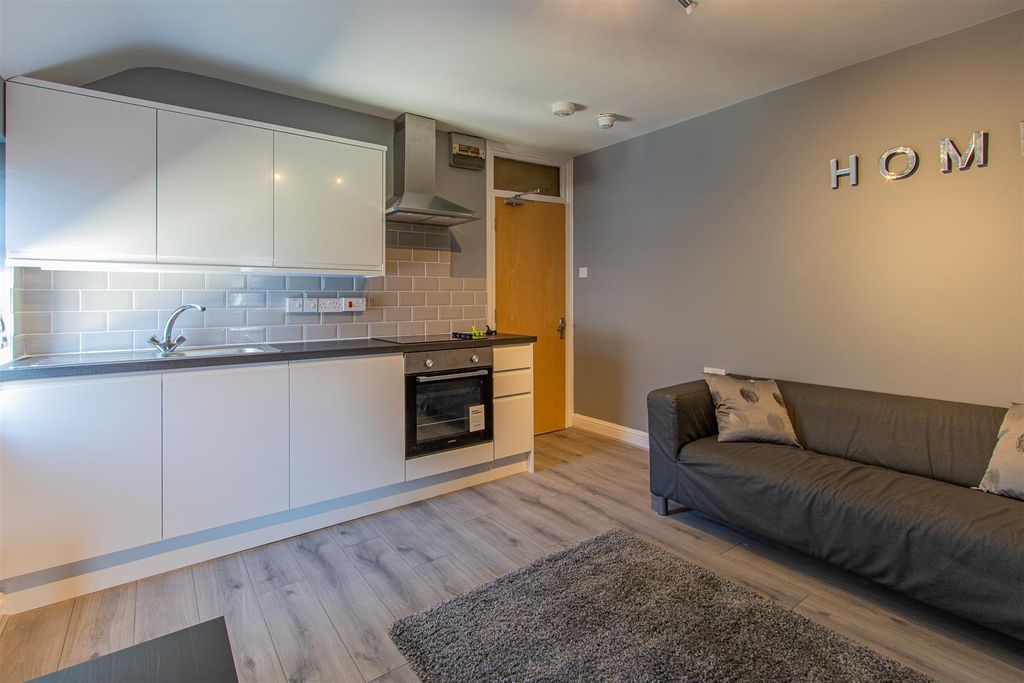 Property photo 1 of 7 Ninian Road 13, 6-5.Jpg