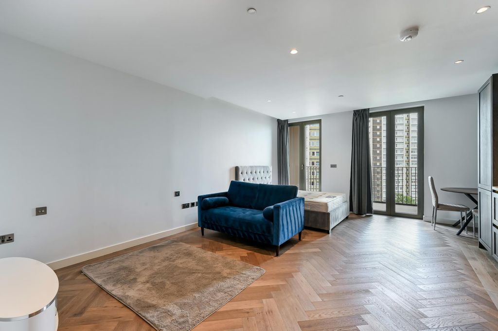 Property photo 2 of 9