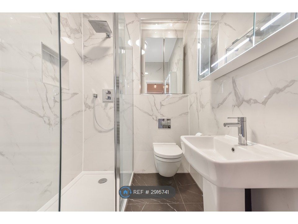 Property photo 1 of 9 Bathroom