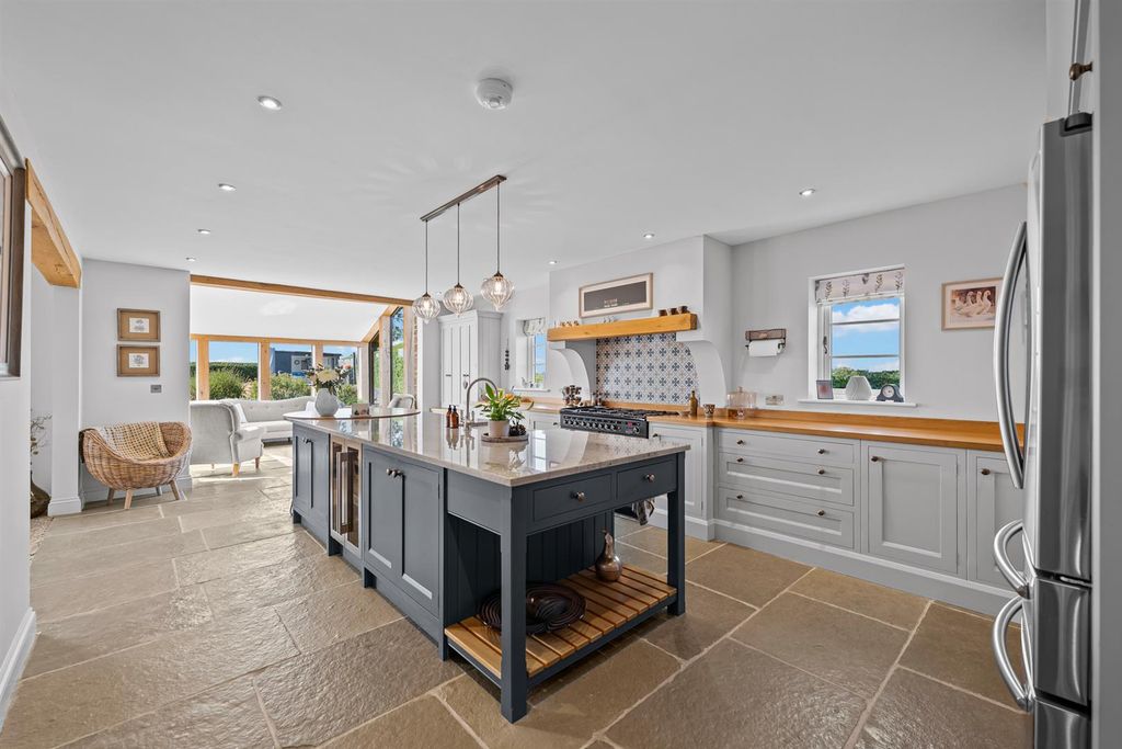 Property photo 2 of 46 8B City Road-11.Jpg