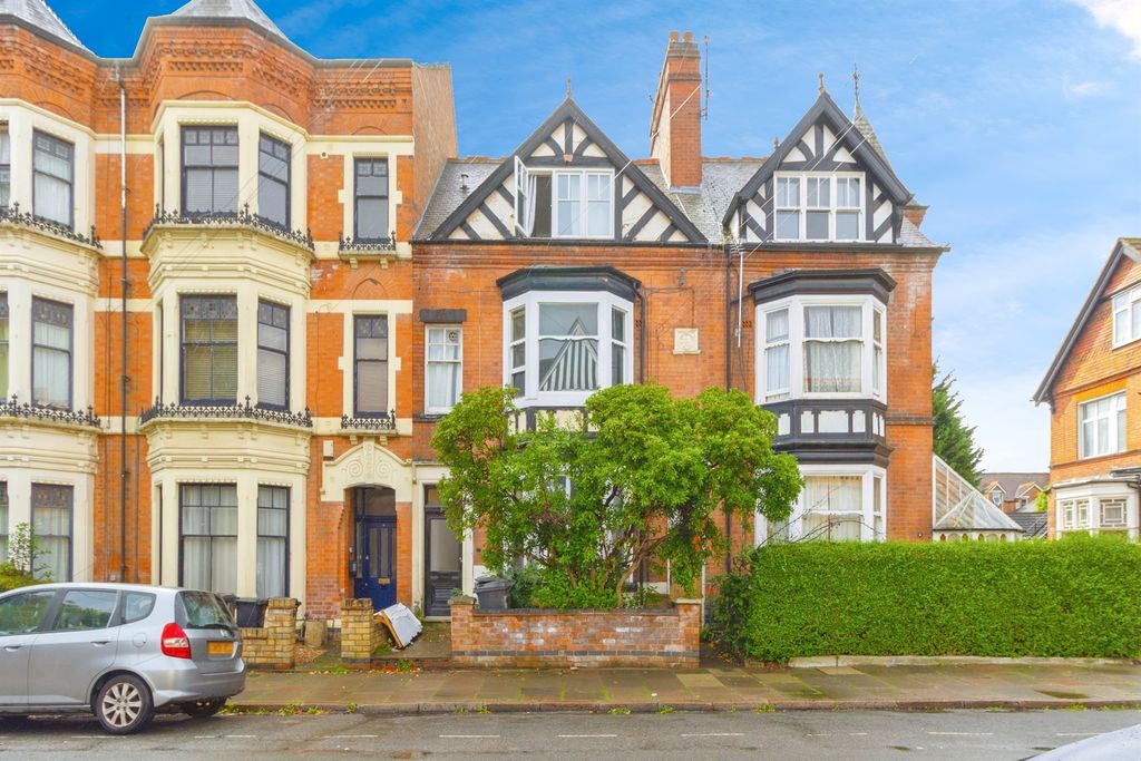 Property photo 1 of 17