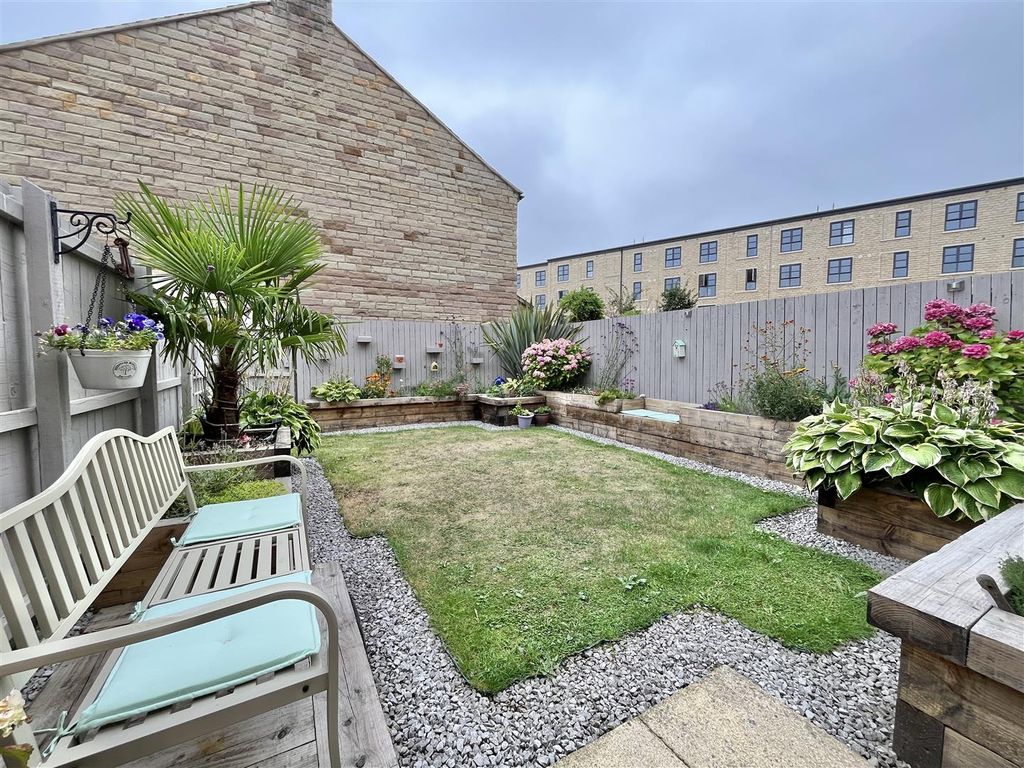 Property photo 2 of 20 Gardens