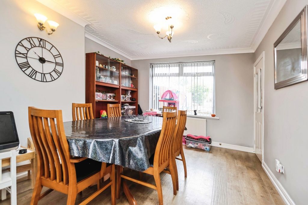 Property photo 3 of 16 Dining Area