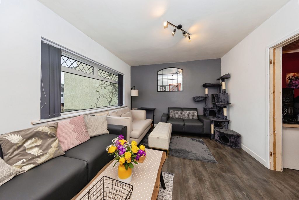 Property photo 3 of 17 Photo