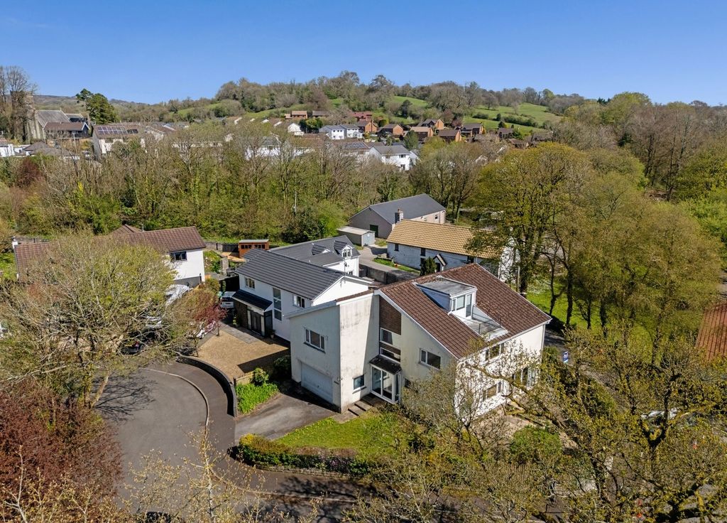 Property photo 3 of 49 Old Miskin