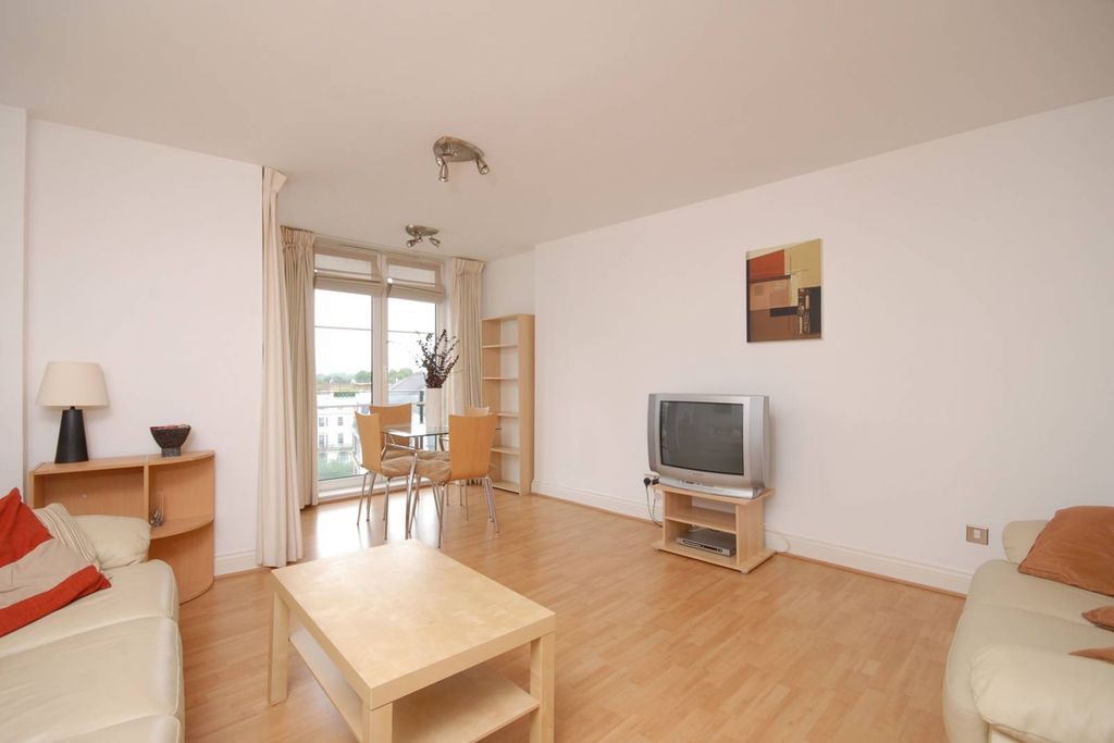 Property photo 2 of 9