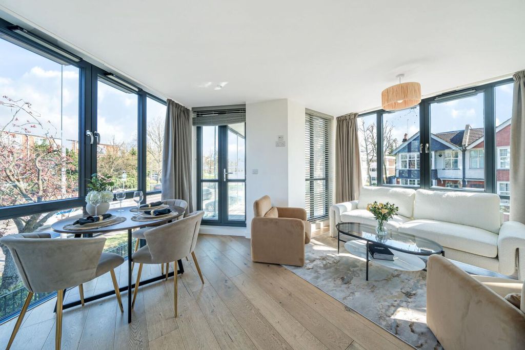 Property photo 2 of 16 Picture 2