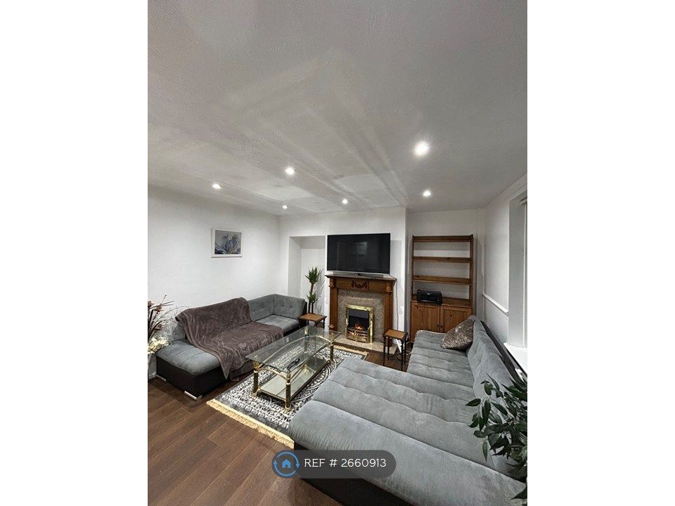 Property photo 1 of 8 3 Bed End Terrace, North Quadrant, S5