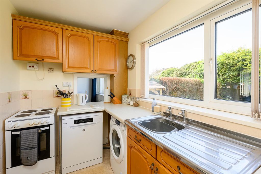 Property photo 3 of 14 Kitchen