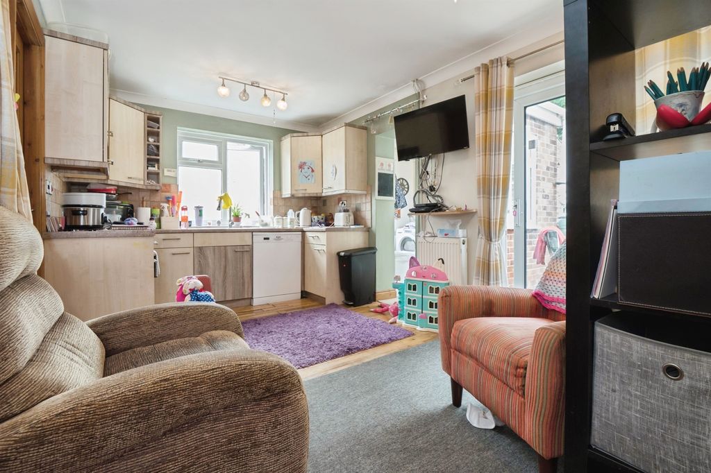 Property photo 2 of 16