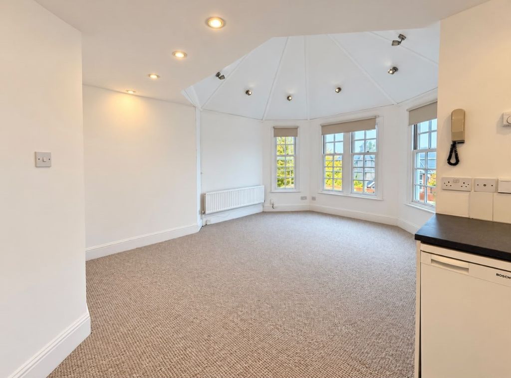 Property photo 3 of 9 B78F5Da9-Ad88-4F8...