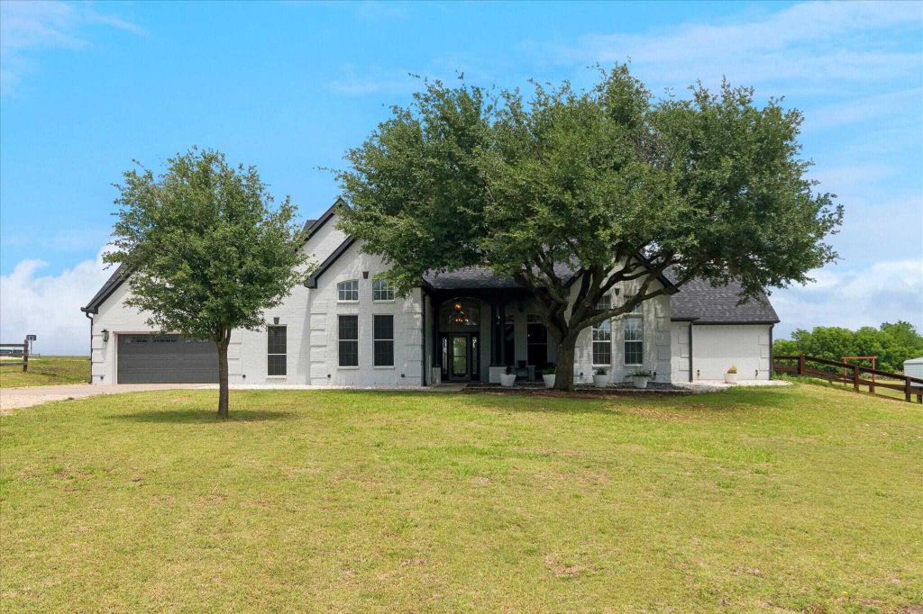 Property photo 1 of 31