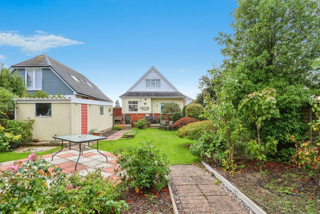 Property photo 2 of 16 Photo