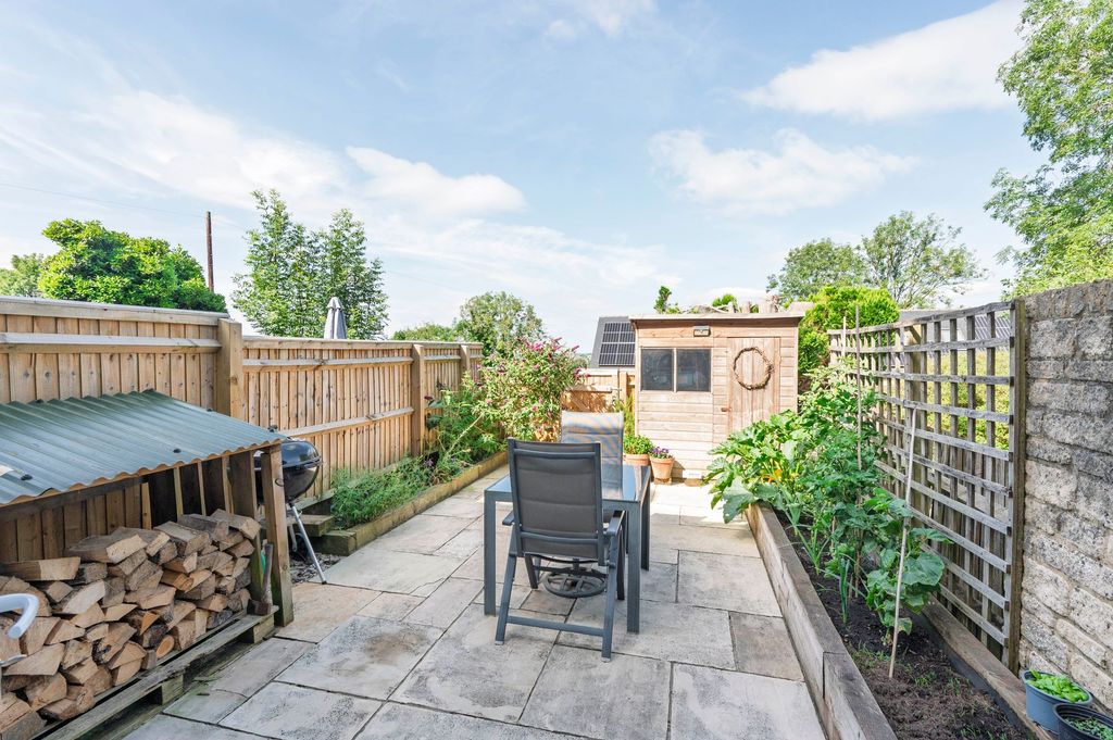 Property photo 3 of 17 Garden