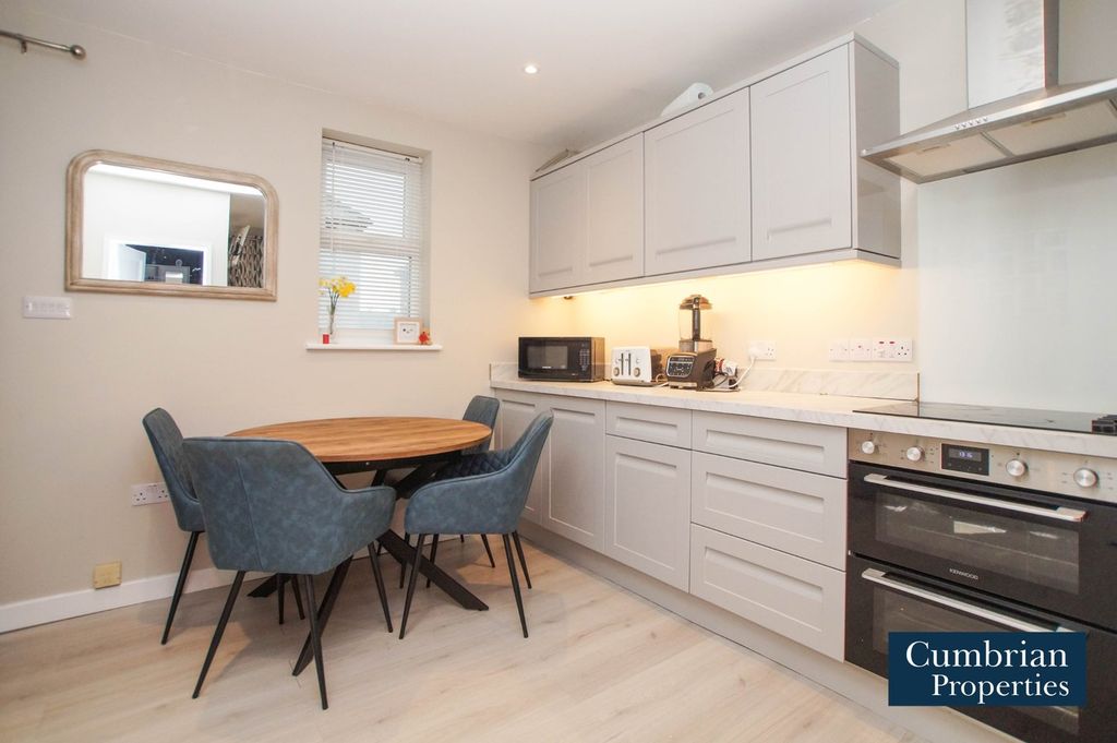 Property photo 2 of 17 Dining Kitchen