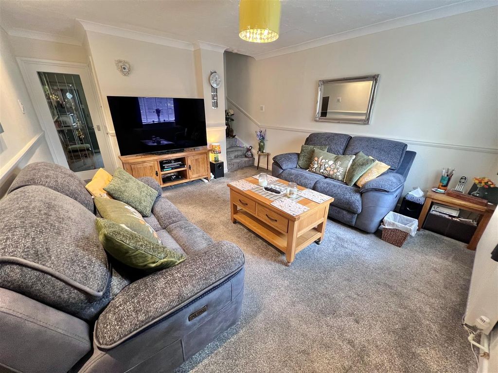 Property photo 3 of 12 Lounge 2.Jpg