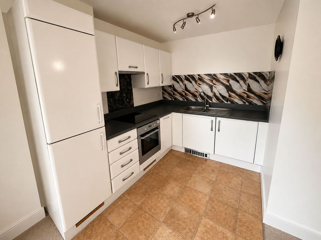 Property photo 2 of 8 Kitchen