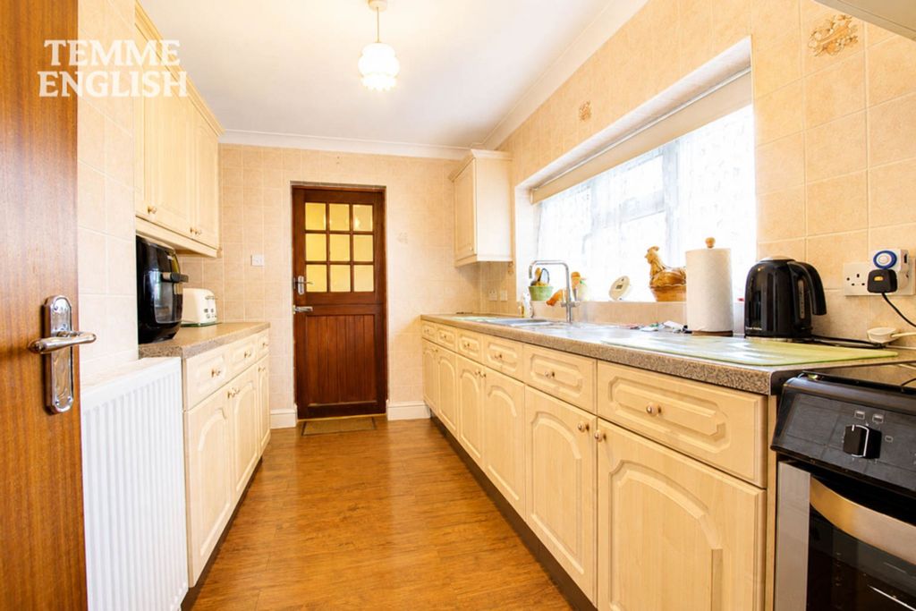 Property photo 3 of 36