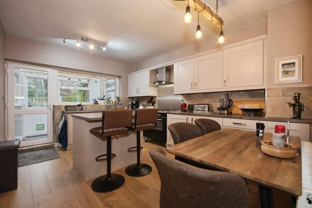 Property photo 2 of 16 Kitchen Diner 01.Jpg