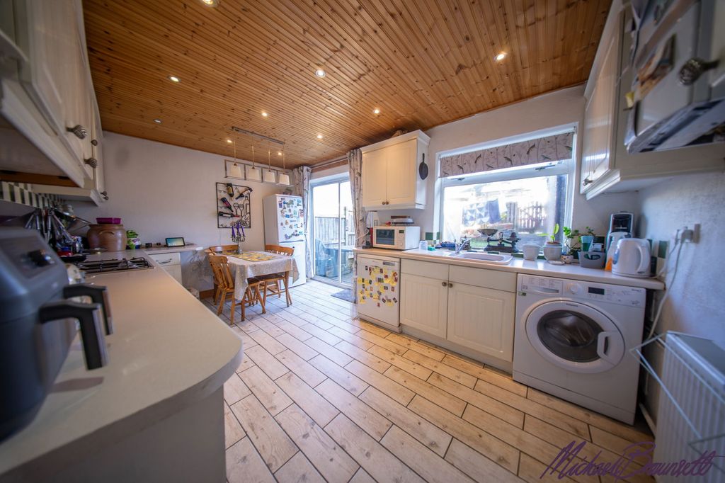 Property photo 2 of 26
