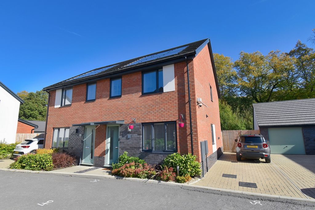 Property photo 2 of 33 Photo 3