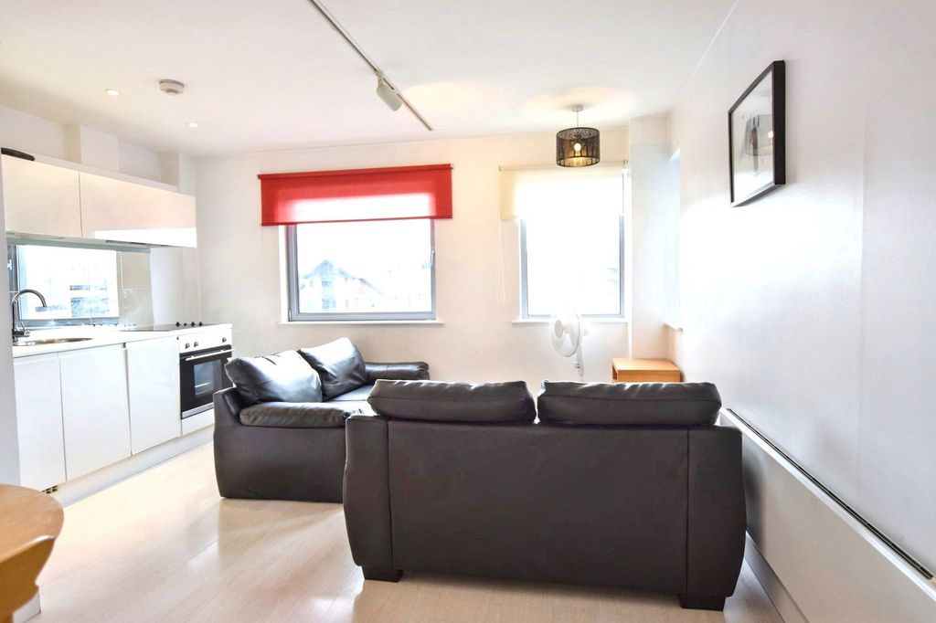Property photo 2 of 10