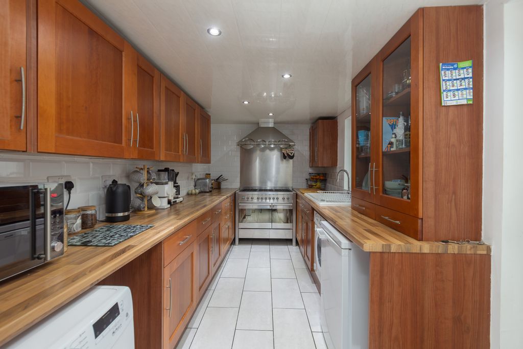 Property photo 2 of 20 Kitchen