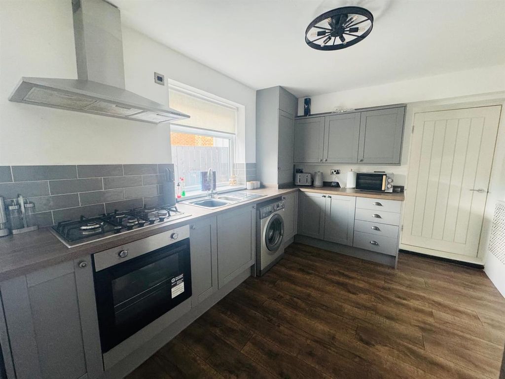 Property photo 3 of 15 Kitchen Diner