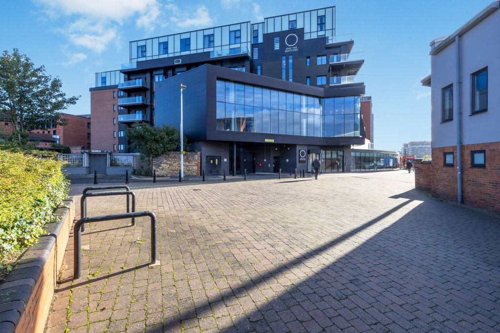 Property photo 1 of 16 Outside