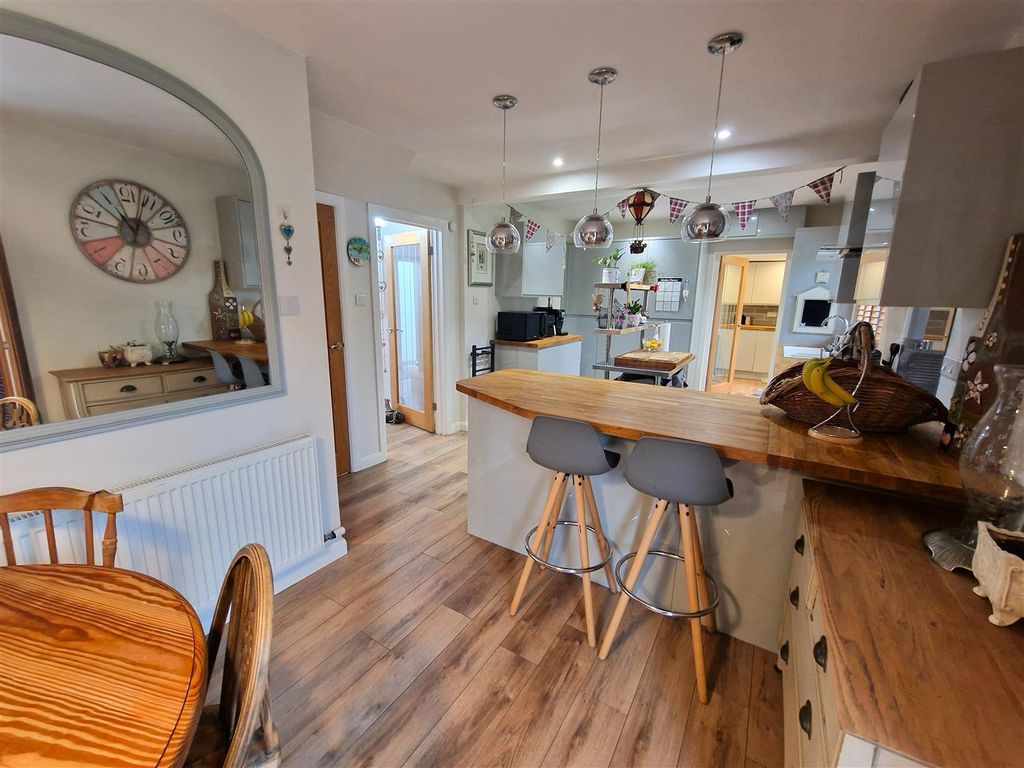 Property photo 3 of 19 Kitchen Diner.Jpg