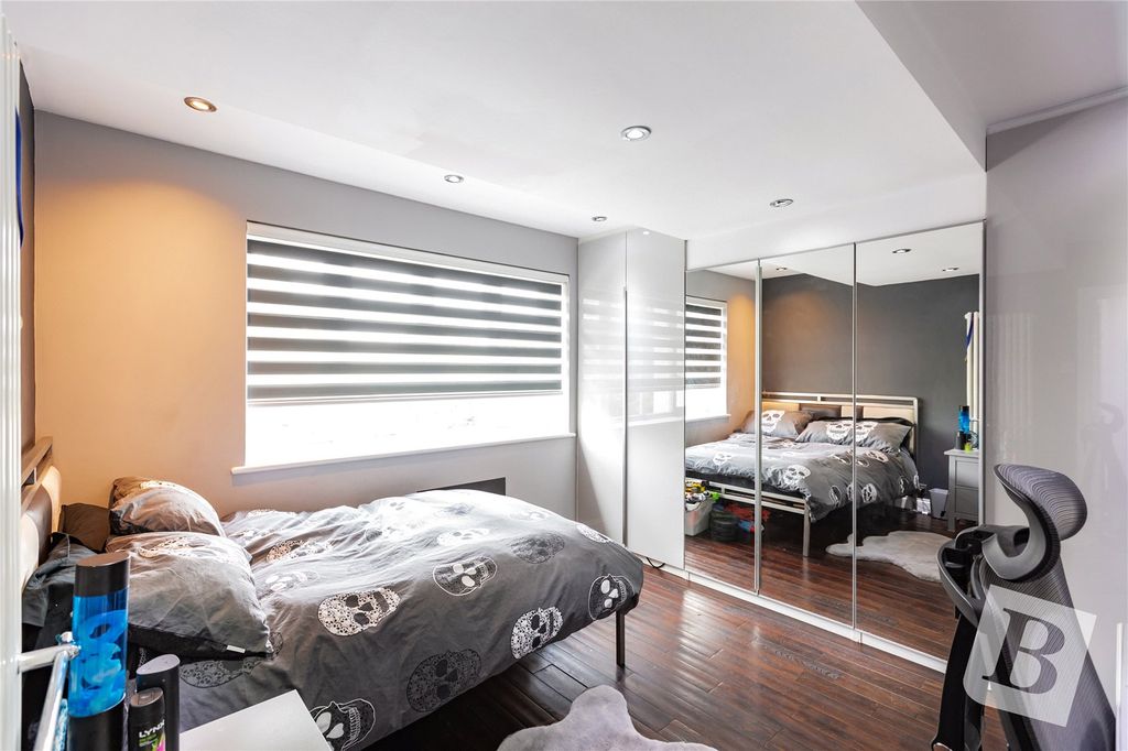 Property photo 3 of 33 Picture No. 25