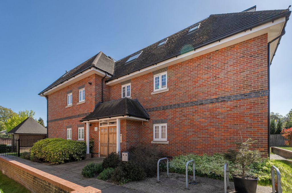Property photo 1 of 12 1448496-14-69E944...