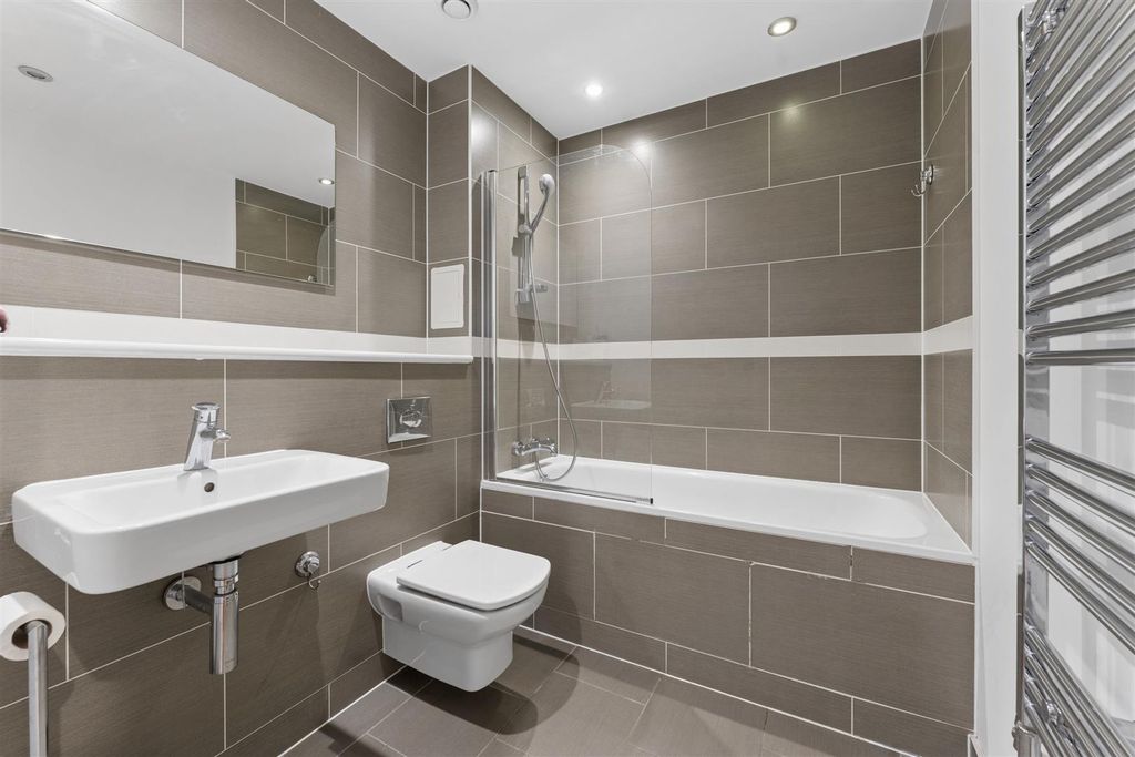 Property photo 2 of 9 Stanley Road, London, Sw19 8Rl-