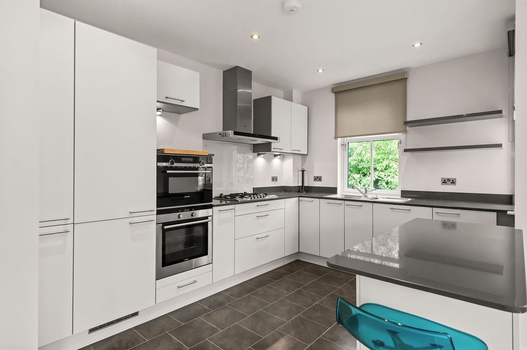 Additional image 8 of 3 bed flat for saleKenilworth Gate, Wellgate Drive, Bridge Of Allan FK9