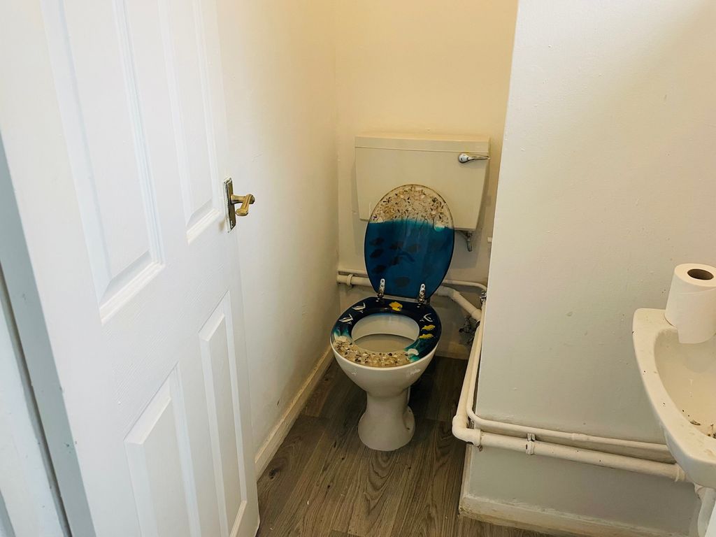 Property photo 3 of 9 WC