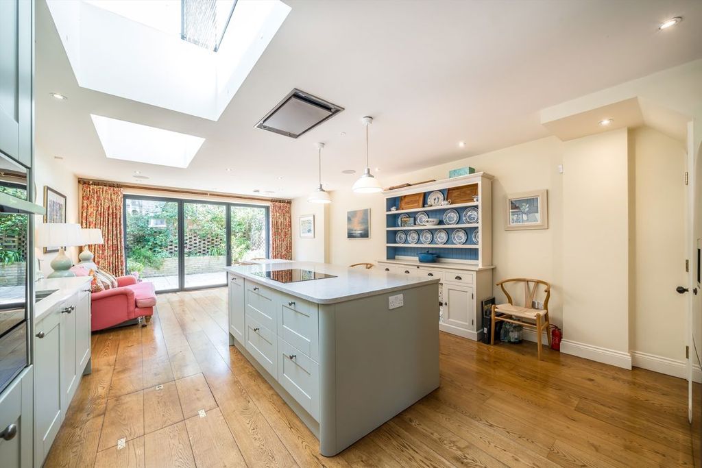 Property photo 3 of 11