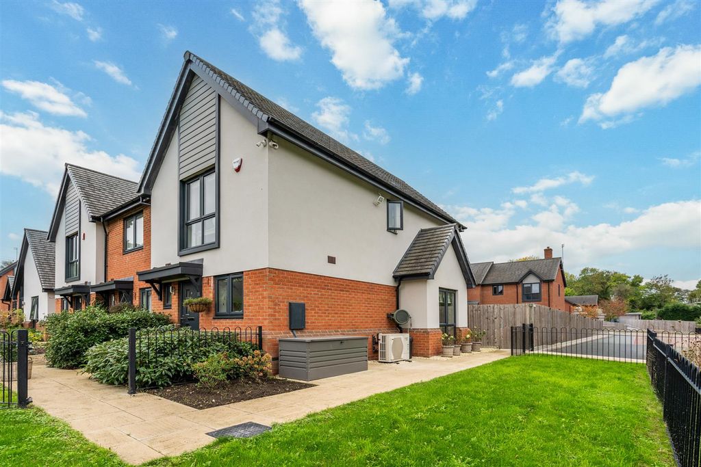 Property photo 1 of 16 39 Kingswood Green_23.Jpg